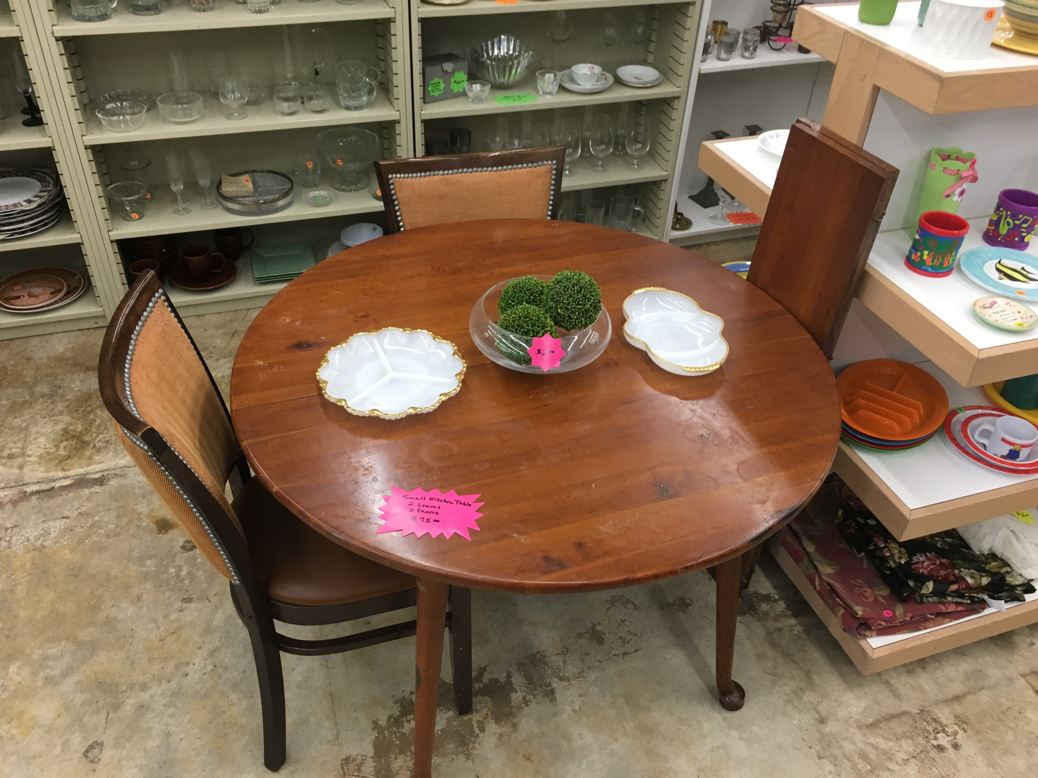 Small Kitchen Table With 2 Chair And 2 Leaves